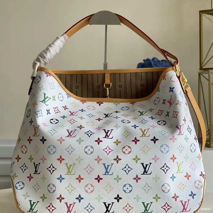 2110YA0062 Bags LV 0520